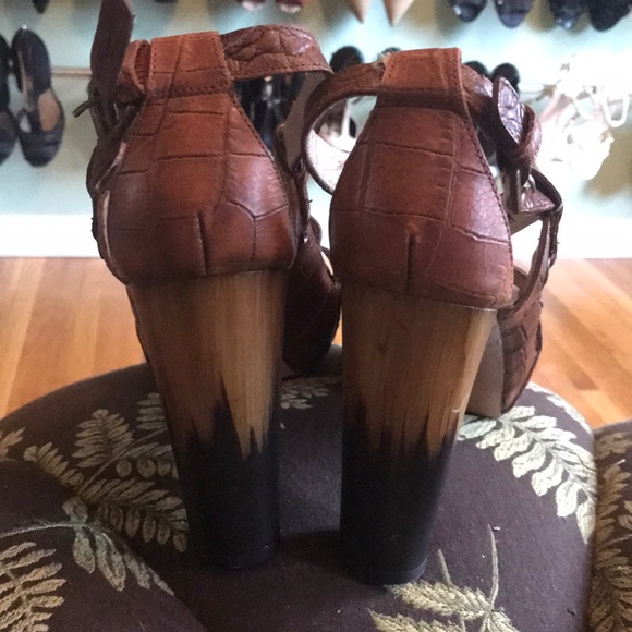 🆕 Stuart Weitzman Safari Tortoise strappy sandals - Picture 4 of 4